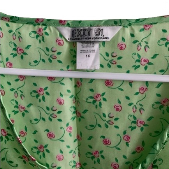 Green Night Gown with Rose Print 🆕 - Picture 3 of 4